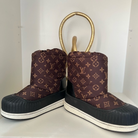 Louis Vuiotton Moon Boots - Picture 1 of 1